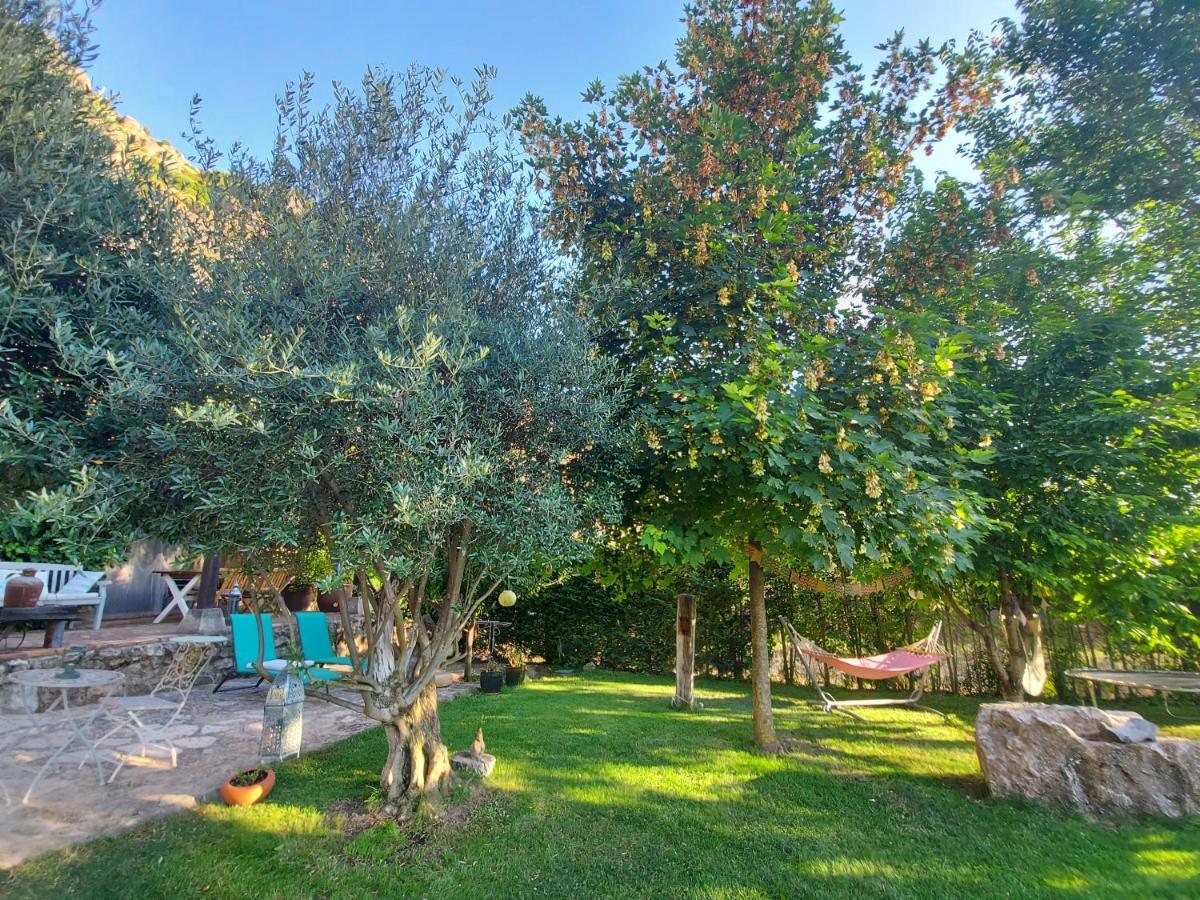 Casa Corazon De Piedra En El Rio Dulce Pension Aragosa Buitenkant foto